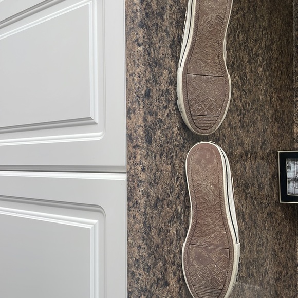 Woman’s ed hardy shoes sneakers size 9 - Picture 3 of 3